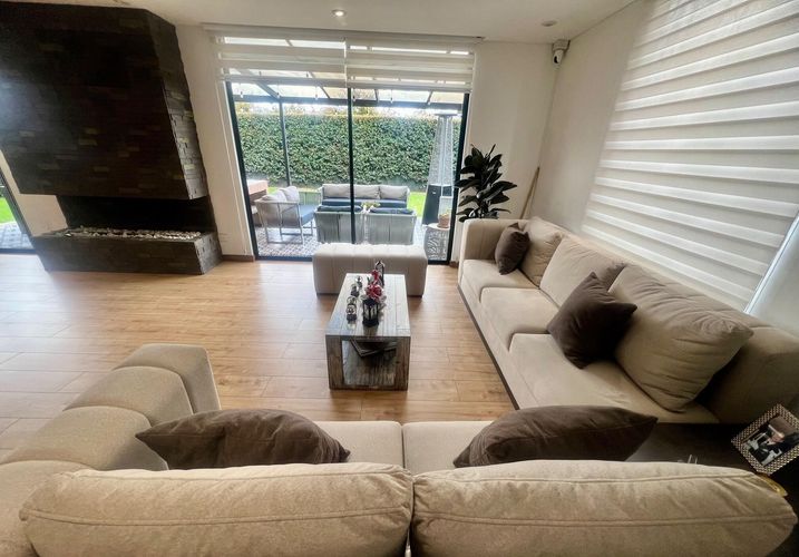 Casa de 3 alcobas en venta en Laura Vicuña, Chía, 330 m² · foto 5 de 22