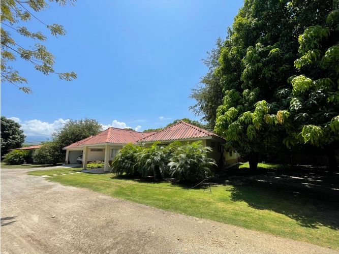 Casa de 4 alcobas en arriendo en Bavaria, Santa Marta, 272 m² · foto 3 de 24