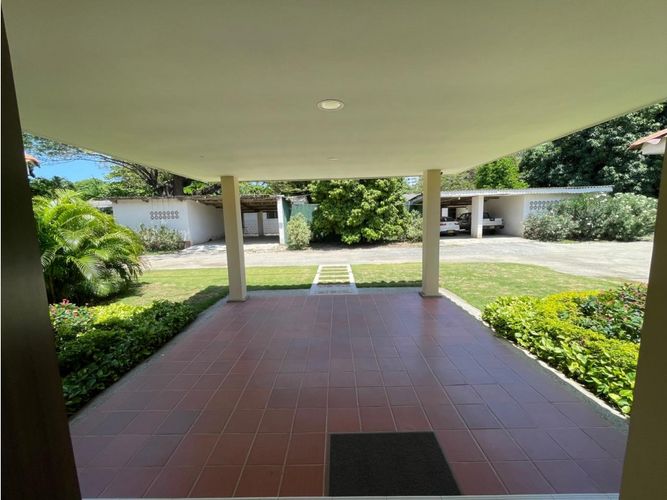 Casa de 4 alcobas en arriendo en Bavaria, Santa Marta, 272 m² · foto 5 de 24
