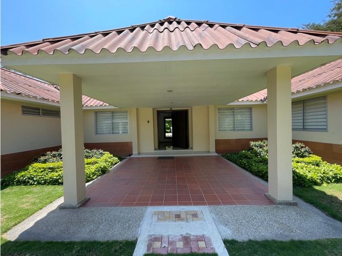 Casa de 4 alcobas en arriendo en Bavaria, Santa Marta, 272 m² · foto 6 de 24