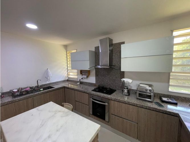 Casa de 4 alcobas en arriendo en Bavaria, Santa Marta, 272 m² · foto 15 de 24