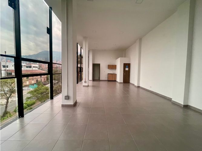 Bodega en arriendo en Cristo Rey, Medellín, 280 m² · foto 3 de 10