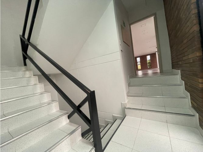 Bodega en arriendo en Cristo Rey, Medellín, 280 m² · foto 7 de 10