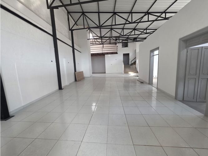 Bodega en arriendo en Bombona No.1, Medellín, 330 m² · foto 3 de 15