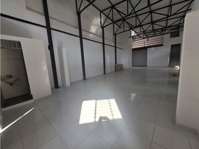 Bodega en arriendo en Bombona No.1, Medellín, 330 m² · foto 11 de 15