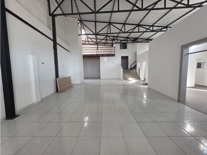 Bodega en arriendo en Bombona No.1, Medellín, 330 m² · foto 13 de 15