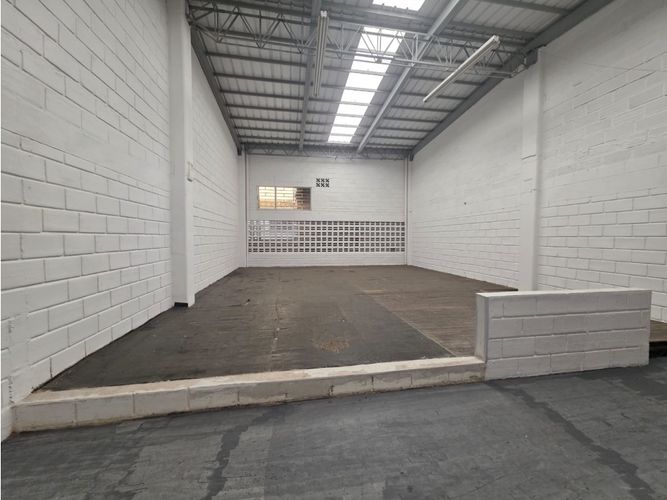 Bodega en arriendo en La Florida, Bello, 320 m² · foto 12 de 23