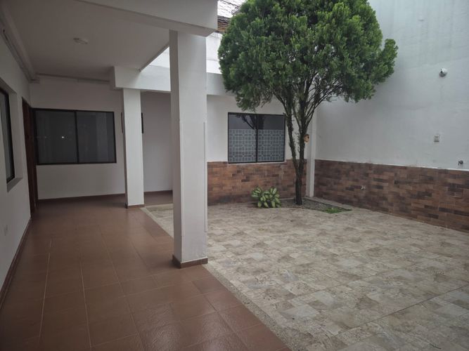 Casa de 12 alcobas en arriendo en Cabecera Del Llano, Bucaramanga, 364 m² · foto 9 de 24