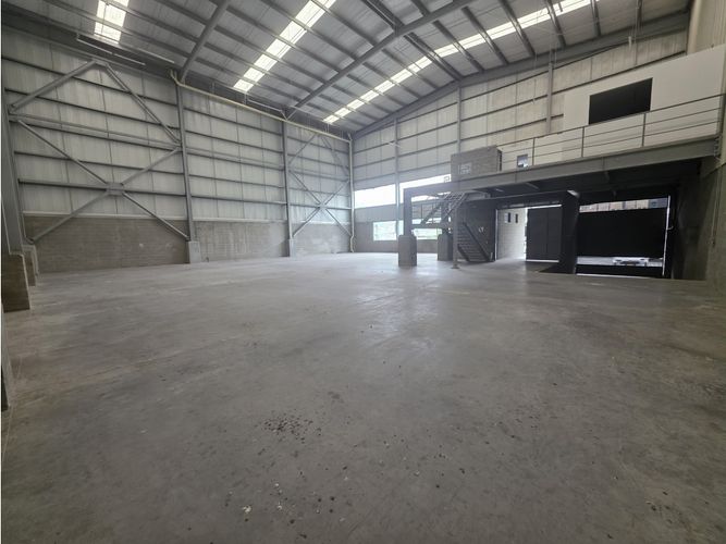 Bodega en arriendo en Monta�Ita, Copacabana, 730 m² · foto 2 de 8