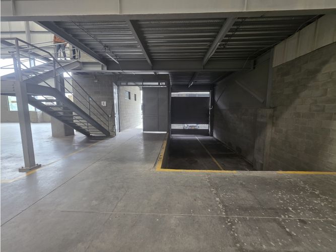 Bodega en arriendo en Monta�Ita, Copacabana, 730 m² · foto 4 de 8
