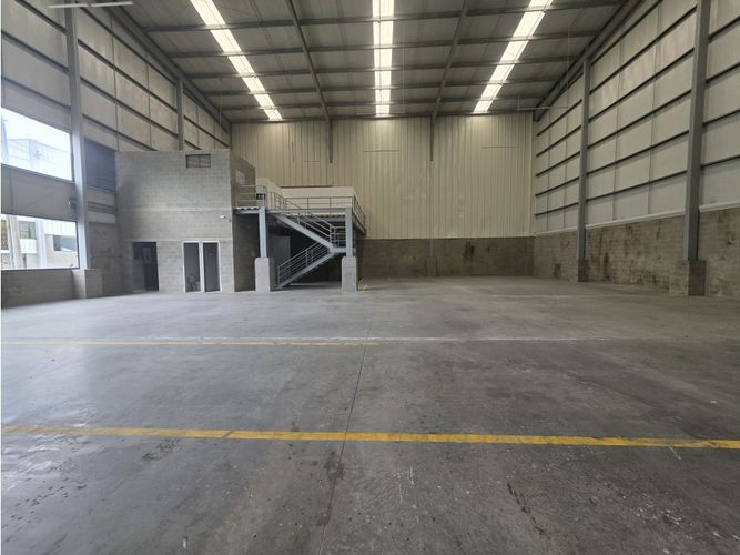 Bodega en arriendo en Monta�Ita, Copacabana, 730 m² · foto 7 de 8