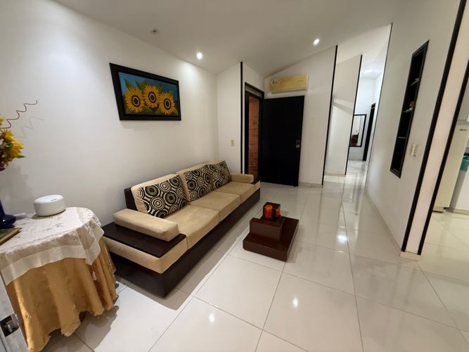 Casa de 3 alcobas en venta en El Castillo, Jamundí, 270 m² · foto 2 de 24