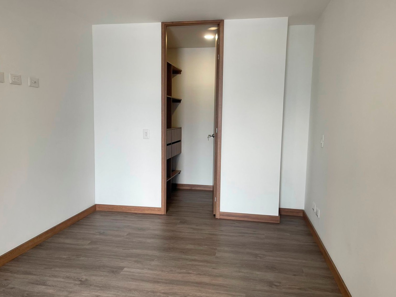 Apartamento en arriendo en Loma Del Barro, Envigado · foto 15 de 19