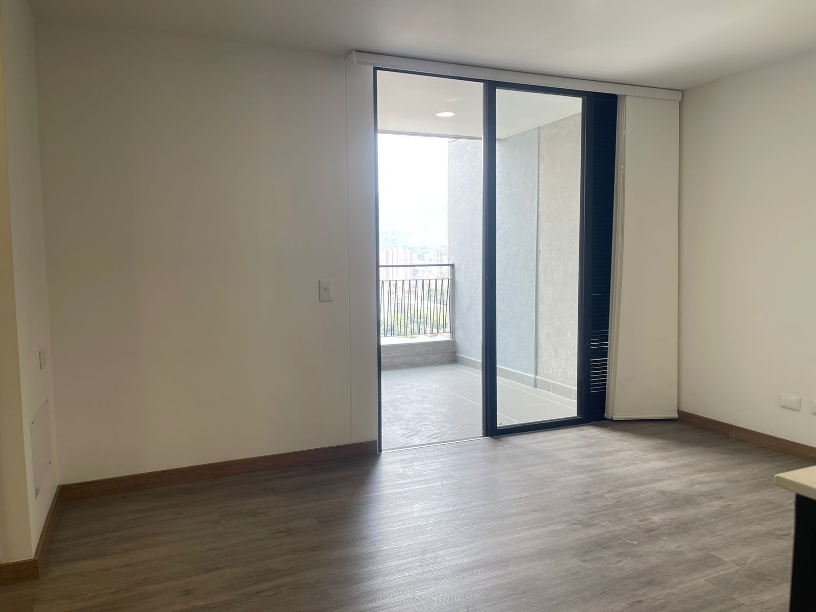 Apartamento en arriendo en Loma Del Barro, Envigado · foto 2 de 19