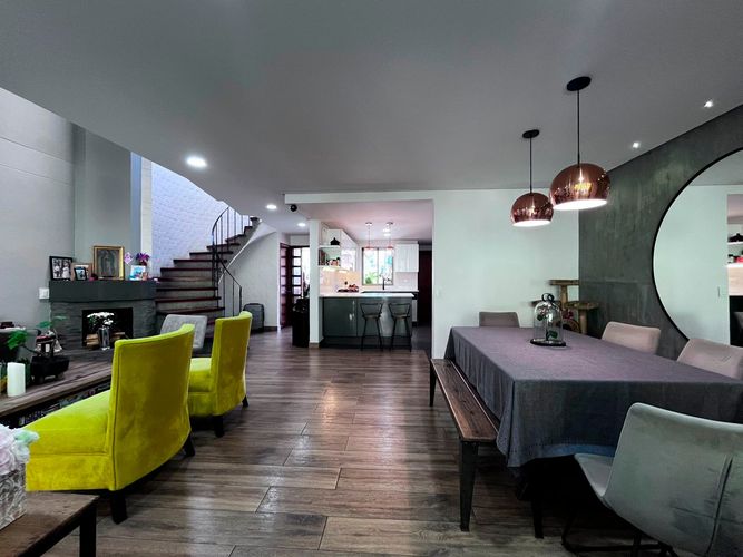 Casa de 3 alcobas en venta en La Pradera, Envigado, 212 m² · foto 3 de 18