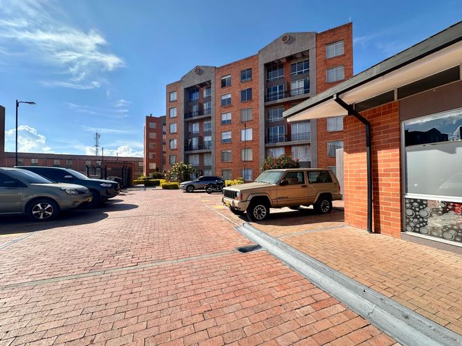 Apartamento de 3 alcobas en venta en Conjunto Residencial El Porton, Madrid, 77 m² · foto 17 de 21