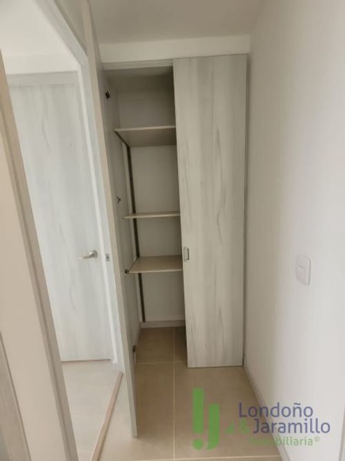 Apartamento de 3 alcobas en arriendo en Castropol, Medellín, 121 m² · foto 3 de 16