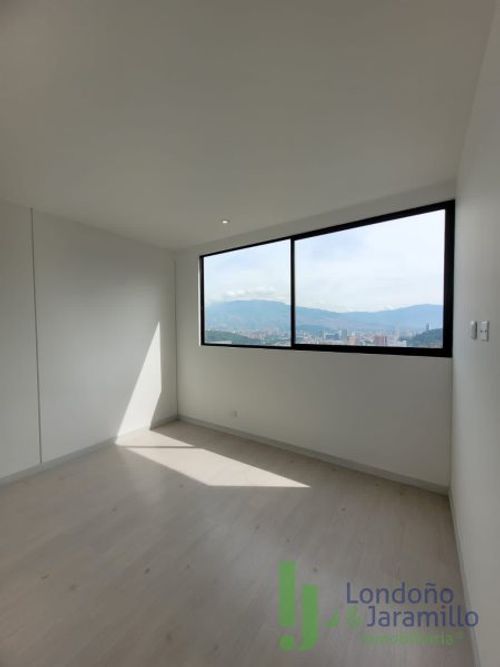 Apartamento de 3 alcobas en arriendo en Castropol, Medellín, 121 m² · foto 4 de 16