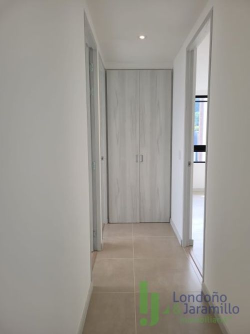 Apartamento de 3 alcobas en arriendo en Castropol, Medellín, 121 m² · foto 5 de 16