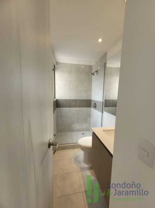 Apartamento de 3 alcobas en arriendo en Castropol, Medellín, 121 m² · foto 7 de 16