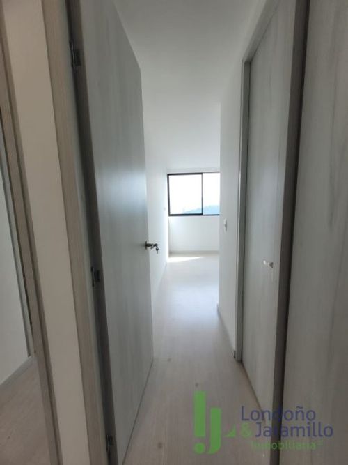 Apartamento de 3 alcobas en arriendo en Castropol, Medellín, 121 m² · foto 8 de 16
