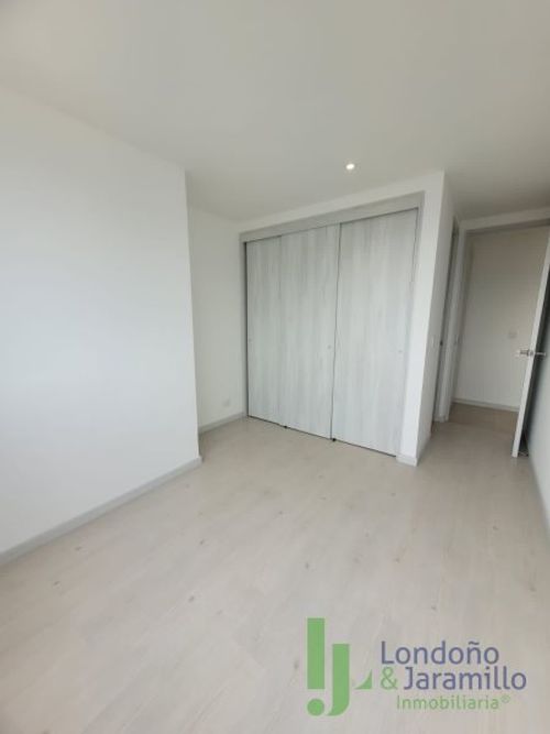 Apartamento de 3 alcobas en arriendo en Castropol, Medellín, 121 m² · foto 9 de 16