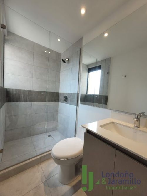 Apartamento de 3 alcobas en arriendo en Castropol, Medellín, 121 m² · foto 10 de 16