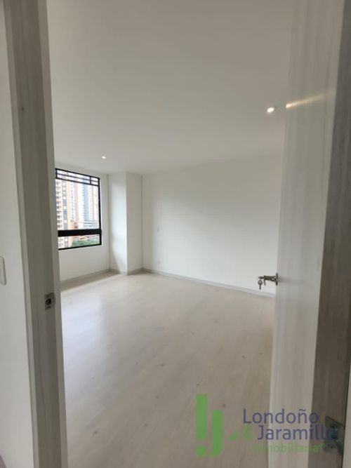 Apartamento de 3 alcobas en arriendo en Castropol, Medellín, 121 m² · foto 11 de 16