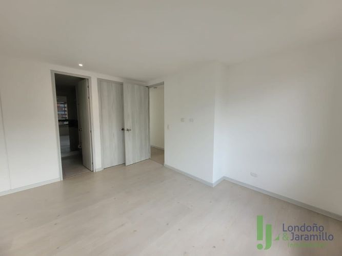 Apartamento de 3 alcobas en arriendo en Castropol, Medellín, 121 m² · foto 13 de 16
