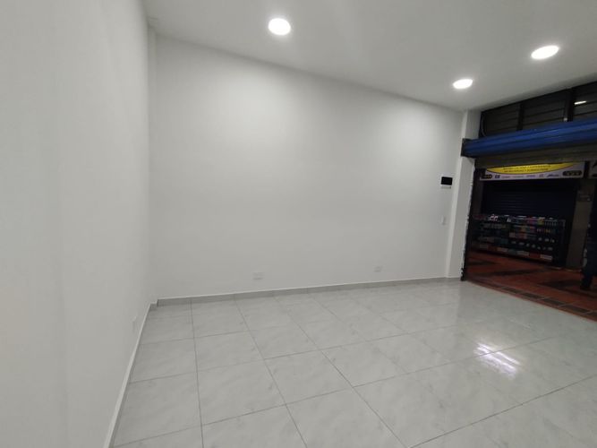 Local en arriendo en La Candelaria, Medellín, 14 m² · foto 2 de 8