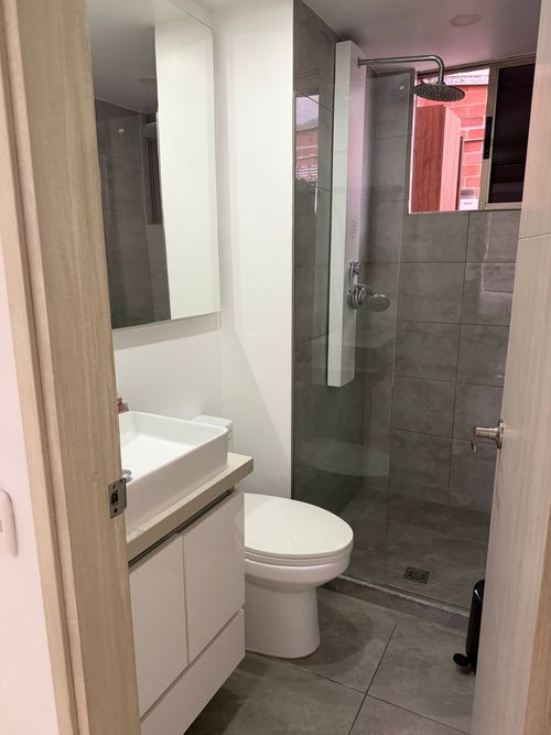 Apartamento de 2 alcobas en venta en El Poblado, Medellín, 146 m² · foto 2 de 16