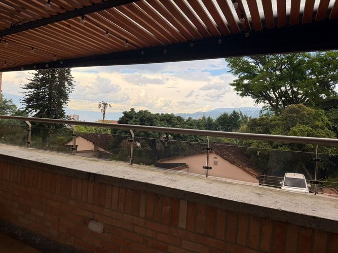 Apartamento de 2 alcobas en venta en El Poblado, Medellín, 146 m² · foto 3 de 16