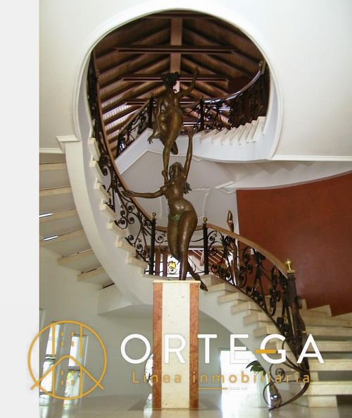 Casa de 6 alcobas en venta en Lagos Del Cacique, Bucaramanga, 640 m² · foto 2 de 21