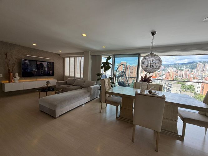 Apartamento de 2 alcobas en venta en El Poblado, Medellín, 127 m² · foto 3 de 23