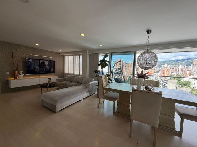 Apartamento de 2 alcobas en venta en El Poblado, Medellín, 127 m² · foto 2 de 23