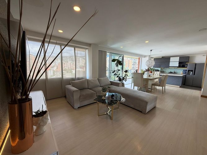 Apartamento de 2 alcobas en venta en El Poblado, Medellín, 127 m² · foto 6 de 23