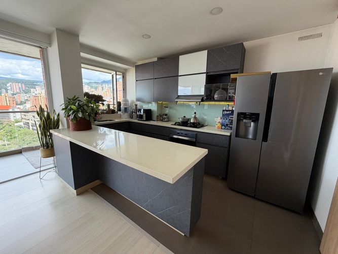 Apartamento de 2 alcobas en venta en El Poblado, Medellín, 127 m² · foto 11 de 23