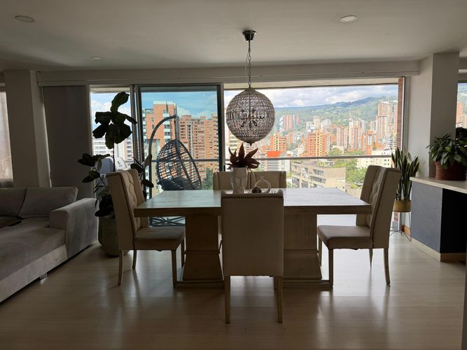 Apartamento de 2 alcobas en venta en El Poblado, Medellín, 127 m² · foto 4 de 23