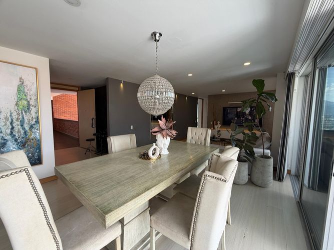 Apartamento de 2 alcobas en venta en El Poblado, Medellín, 127 m² · foto 13 de 23