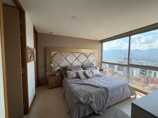 Apartamento de 2 alcobas en venta en El Poblado, Medellín, 127 m² · foto 10 de 23