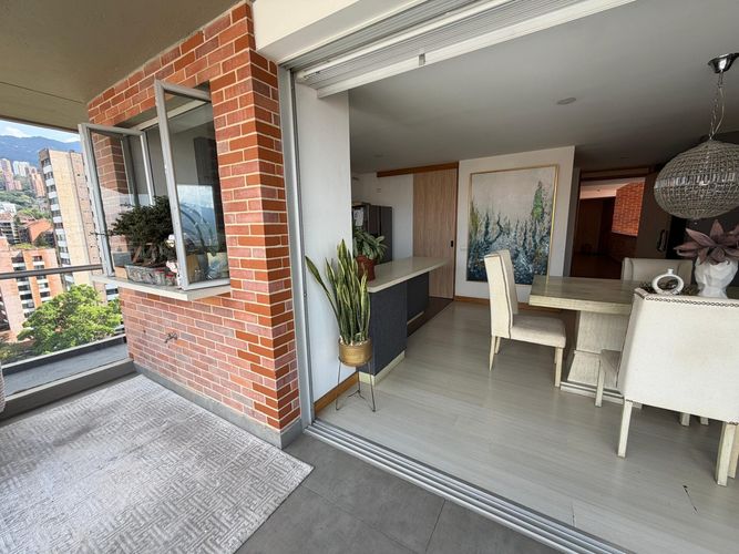 Apartamento de 2 alcobas en venta en El Poblado, Medellín, 127 m² · foto 14 de 23
