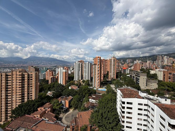 Apartamento de 2 alcobas en venta en El Poblado, Medellín, 127 m² · foto 18 de 23