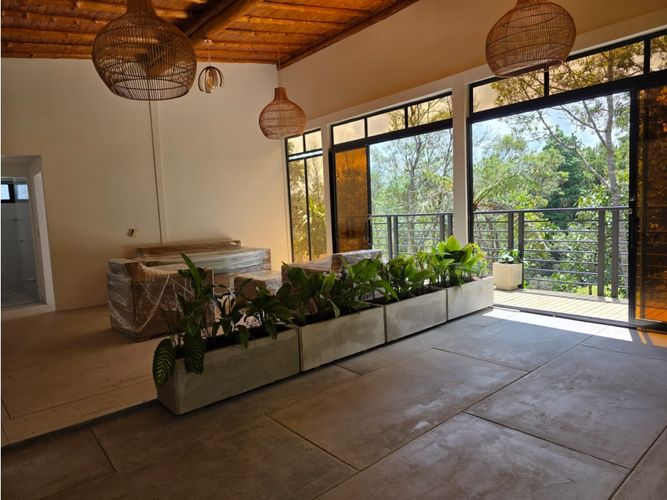 Finca en venta en Santa Elena, Medellín, 260 m² · foto 3 de 16