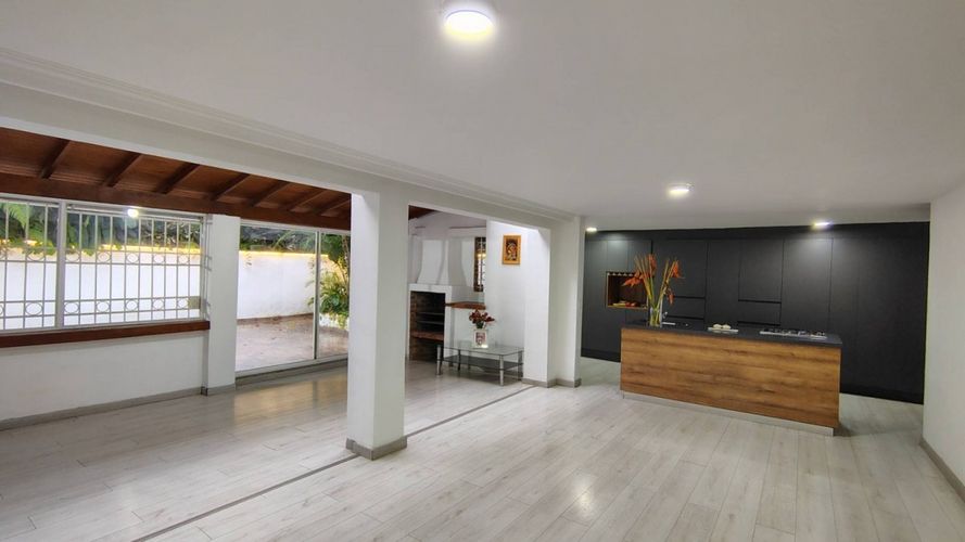 Casa de 4 alcobas en venta en San Lucas, Medellín, 200 m² · foto 8 de 24