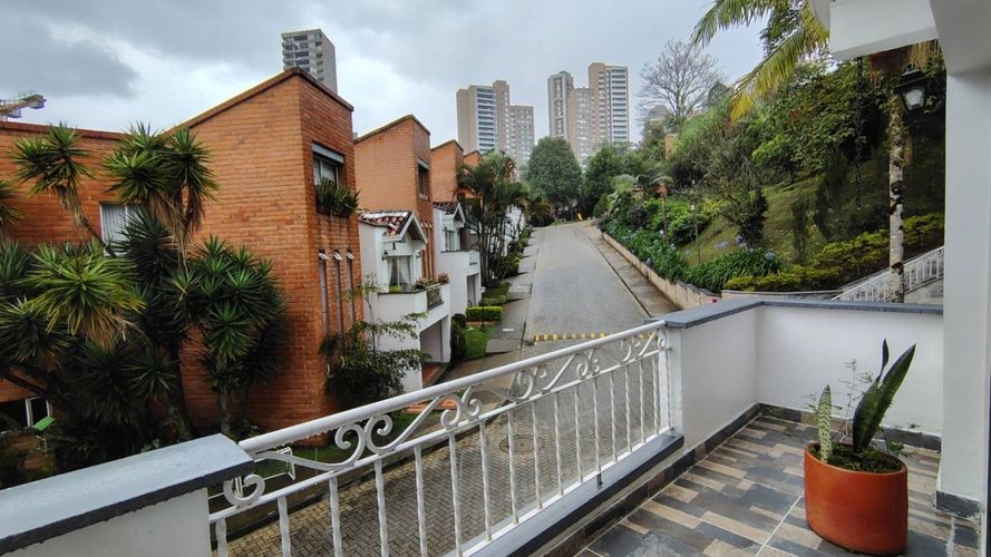Casa de 4 alcobas en venta en San Lucas, Medellín, 200 m² · foto 18 de 24