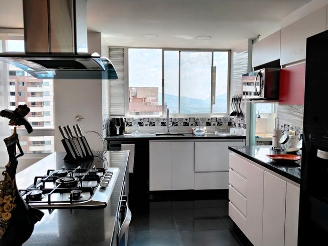 Apartamento de 3 alcobas en arriendo en El Poblado, Medellín, 138 m² · foto 5 de 18