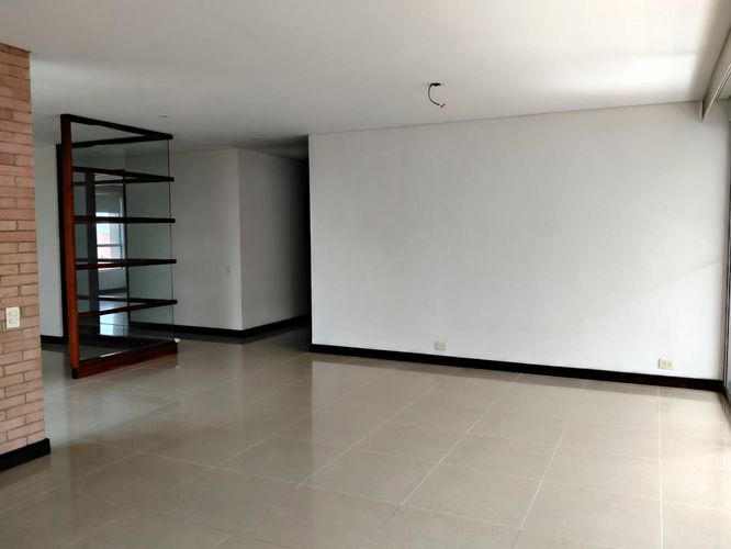 Apartamento de 2 alcobas en arriendo en El Poblado, Medellín, 163 m² · foto 12 de 19
