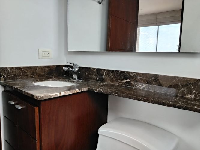 Apartamento de 2 alcobas en arriendo en El Poblado, Medellín, 163 m² · foto 19 de 19