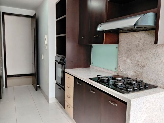 Apartamento de 2 alcobas en arriendo en El Poblado, Medellín, 163 m² · foto 4 de 19