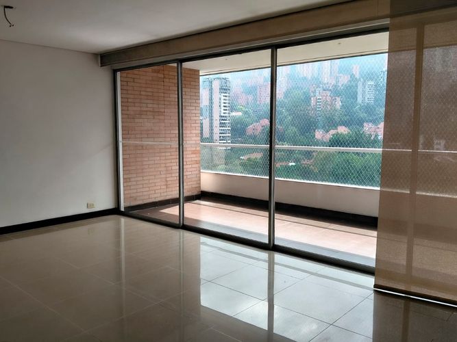 Apartamento de 2 alcobas en arriendo en El Poblado, Medellín, 163 m² · foto 2 de 19